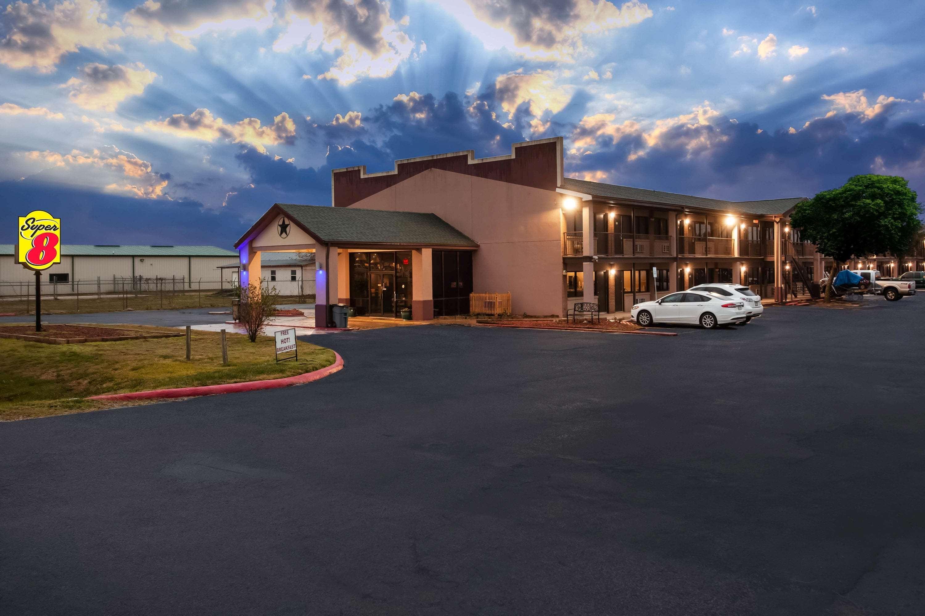 Super 8 By Wyndham 3*