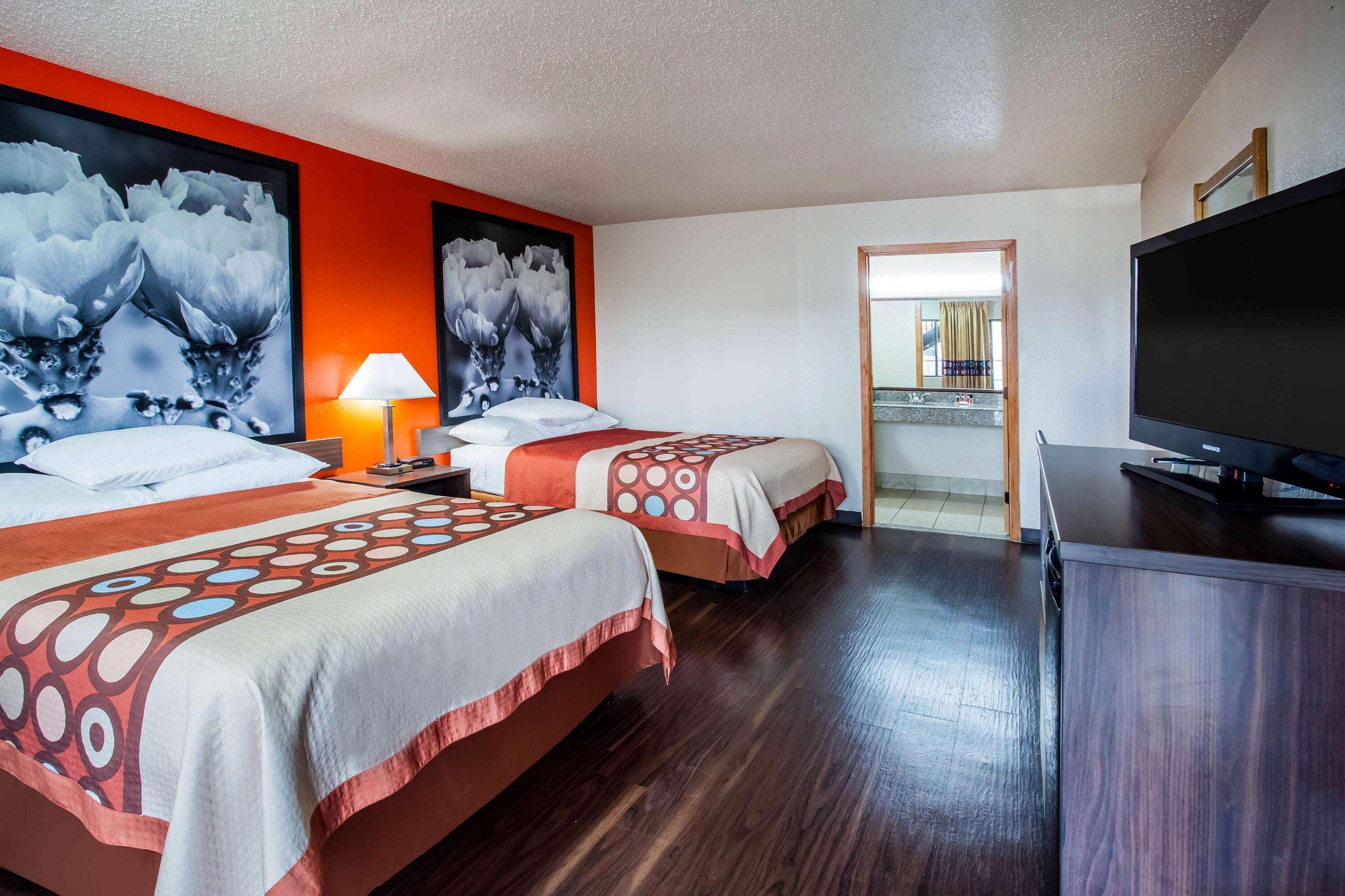 Hotel Super 8 By Wyndham 3*