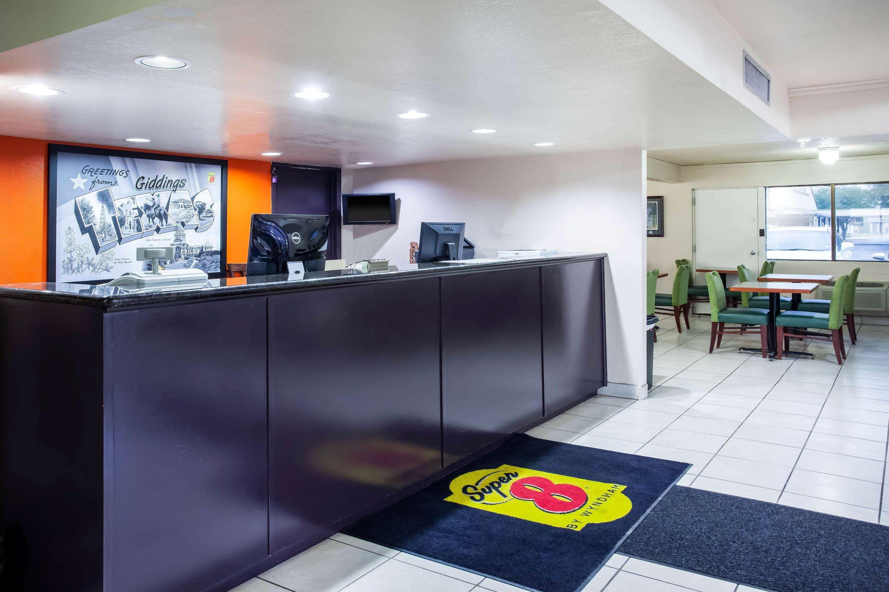 Super 8 By Wyndham Hotel Giddings
