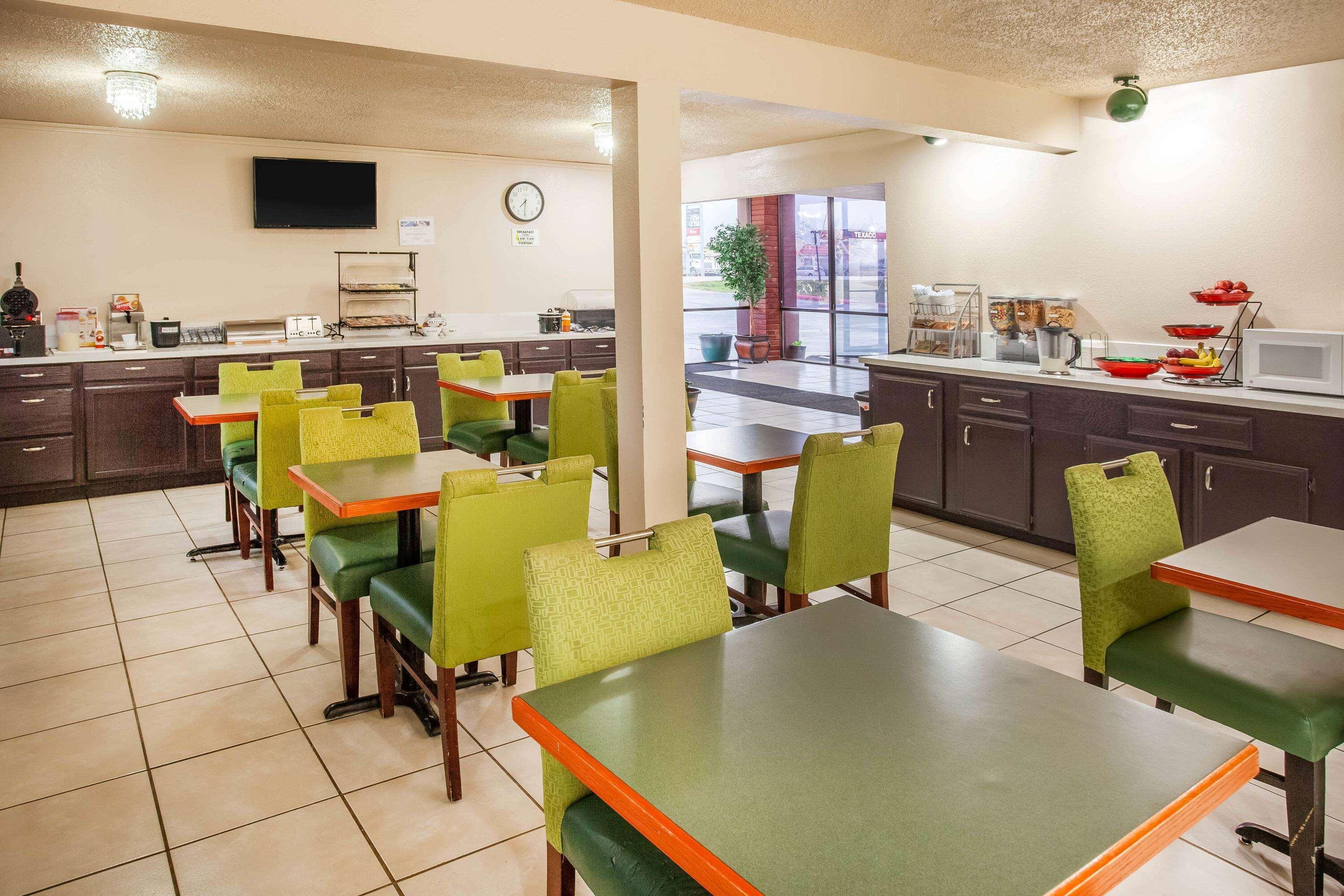 Super 8 By Wyndham Hotel