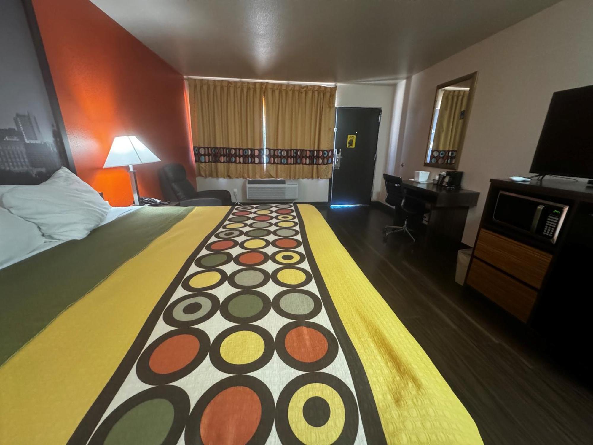 Super 8 By Wyndham Giddings