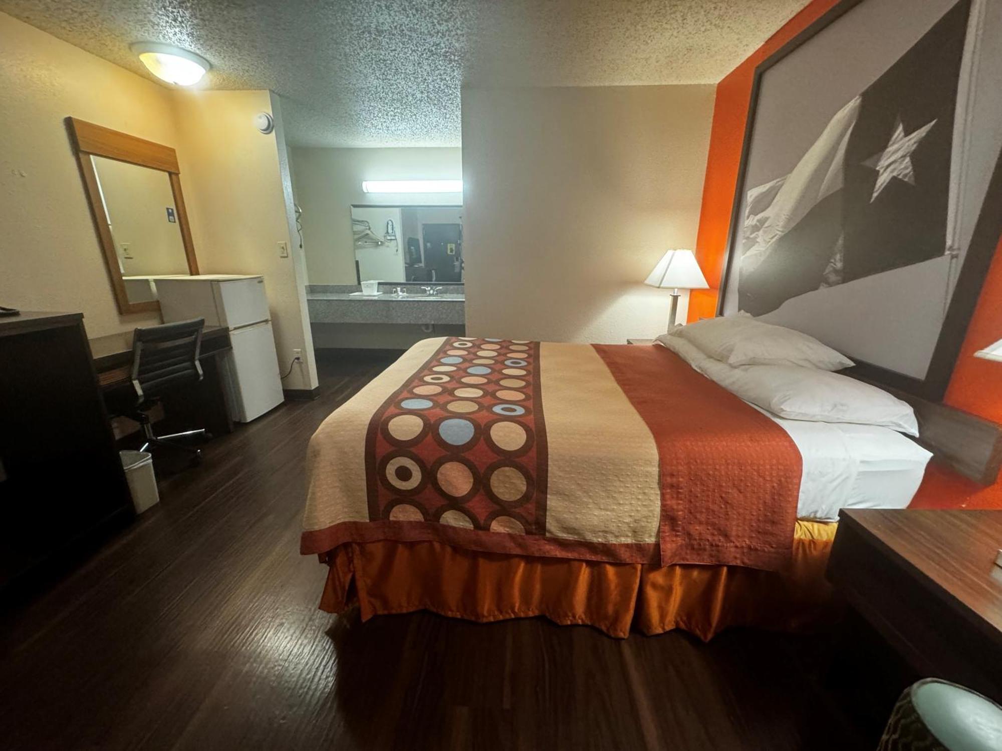 Super 8 By Wyndham Giddings